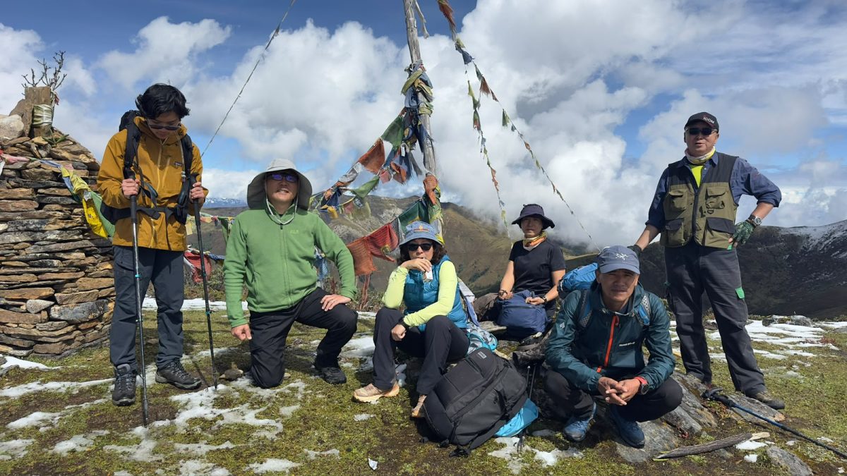 Friends from Hongkong for Dagala Thousand Lake Trek